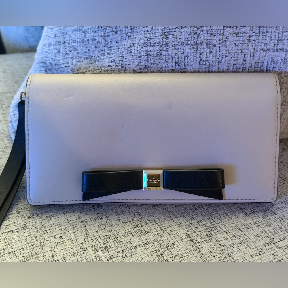 Kate Spade Hancock Park Linney Cream and Black leather Wristlet Wallet EUC